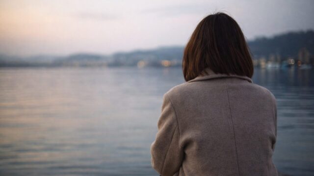 離婚を後悔する女性