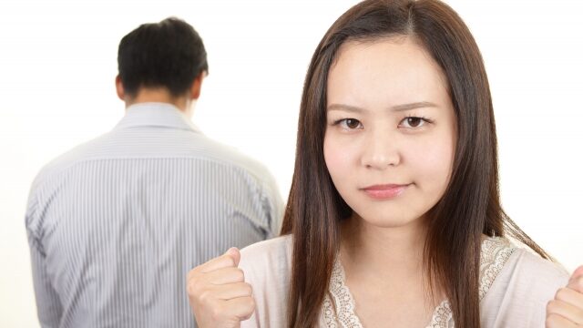 女性から感情をぶつけられて拒絶されたと感じている男性