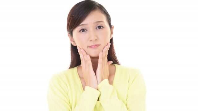 困っている女性の姿