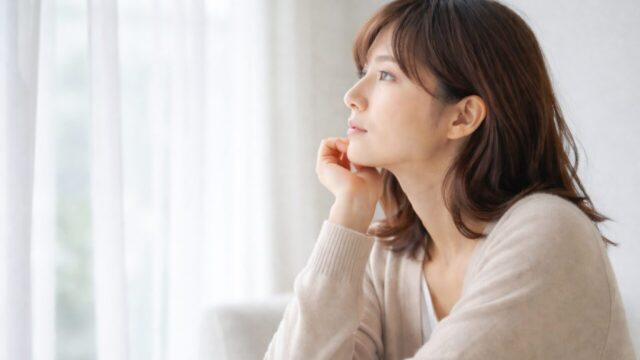 執着について考える女性