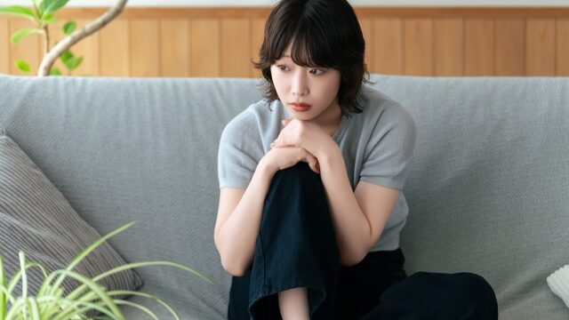 悩みを抱える女性