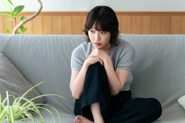 悩みを抱える女性