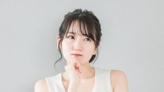 信じたいのに疑ってしまう女性