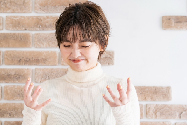 我慢している女性