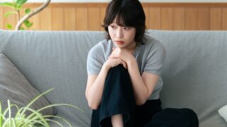 話をあわせていたら自分がわからなくなった女性