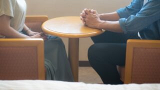 別れを考えたいと言い合う男女