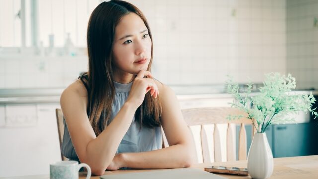 愛しているのに罪悪感を感じる女性