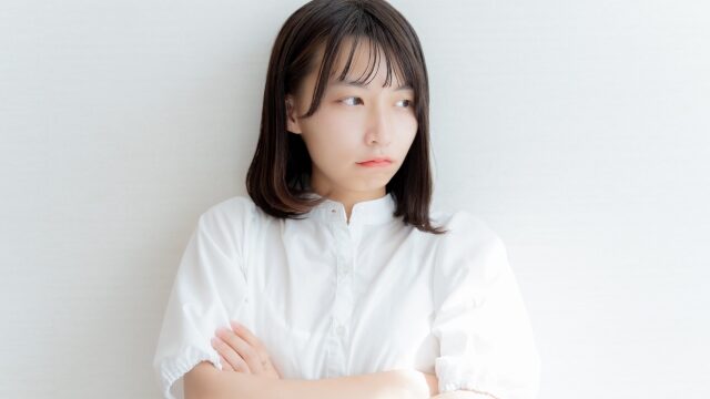 いい加減にしろよと怒る女性