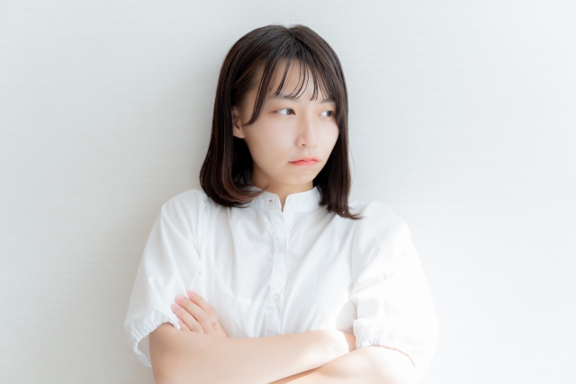 いい加減にしろよと怒る女性
