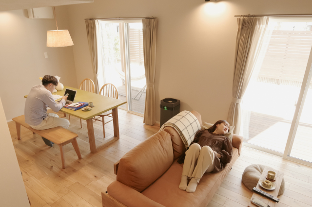 夫は私のことを分かっていないとふて寝する妻