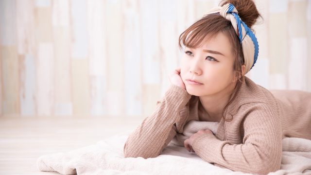 友達が多くて人気のある人に嫉妬する女性